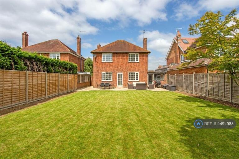 3 bedroom house in Green Lane, Windsor, SL4 (3 bed) (#2494988)