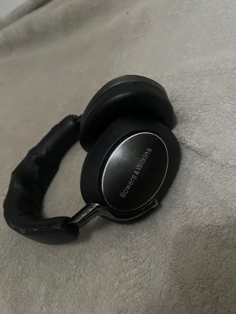 Bowers and Wilkins PX8 headphones wireless noise cancelling 