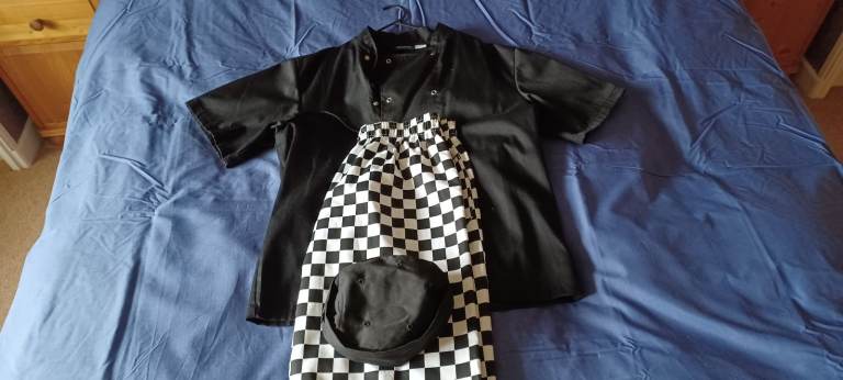 Chef's outfit. (M)