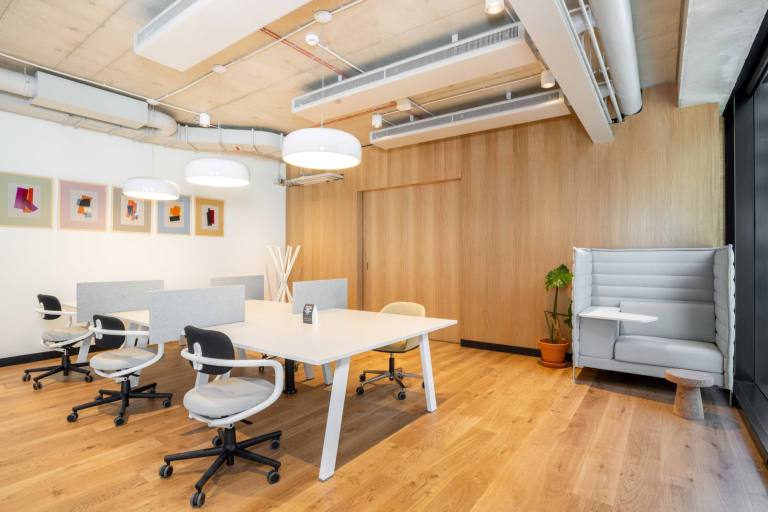 London - WC1X 8WB \ Coworking Desks for Rent with Flexible Access