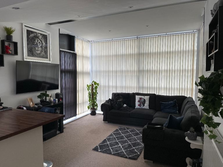 Lovely 2 Bed Flat for sale. Perfect first time buyer or investment 