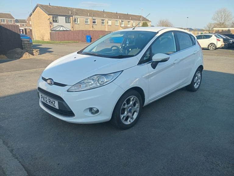 Ford fiesta 2012 very low mile 1 family owner 2 keys service history ex condition