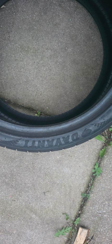 255/35/19 Davanti tyre
