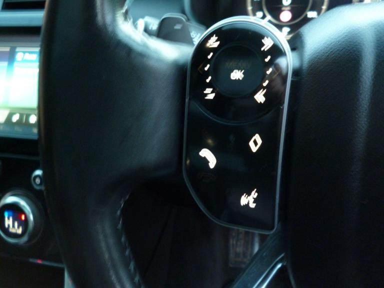 2019 Land Rover Discovery 3.0 SD V6 HSE Auto 4WD Euro 6 (s/s) 5dr ESTATE Diesel Automatic