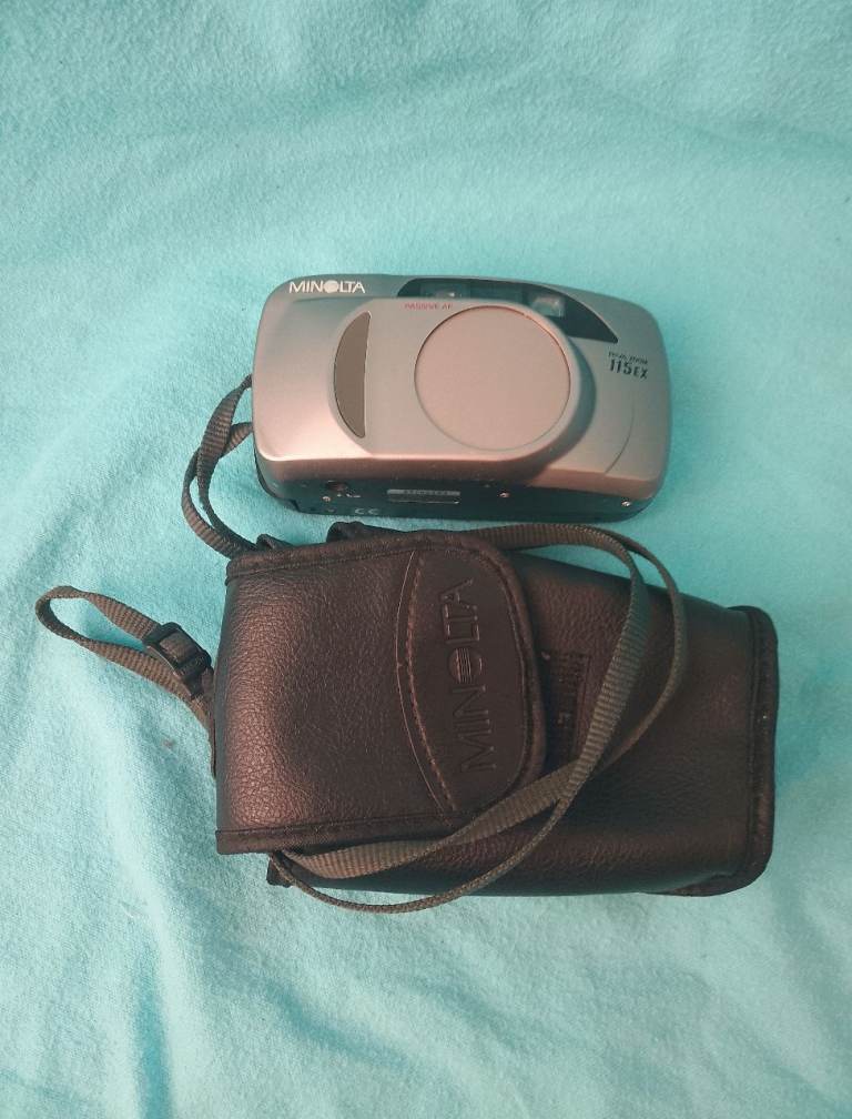 Minolta camera with case