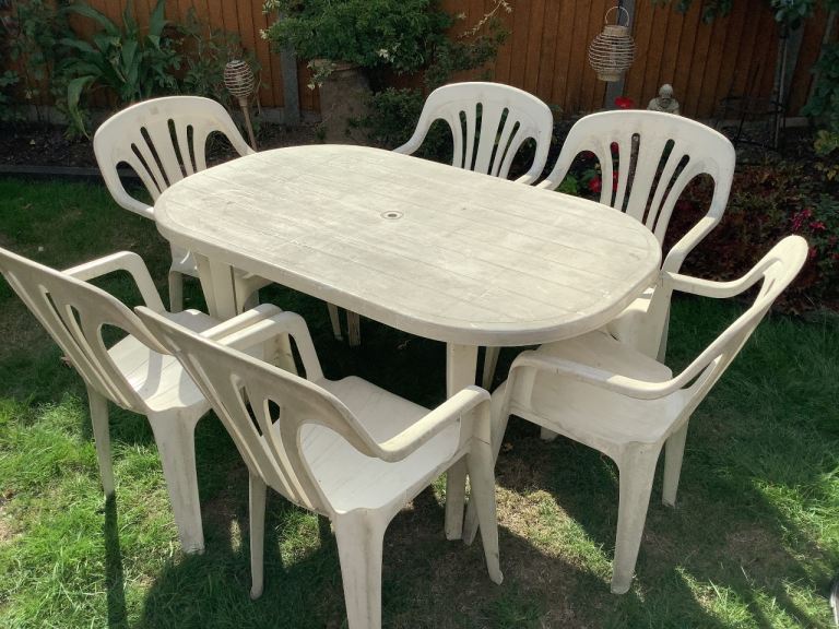 Plastic Garden Table and 6 Chairs