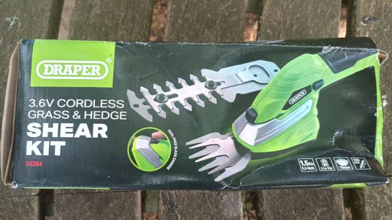 (BRAND NEW) Cordless garden hedge trimmer and edging tool