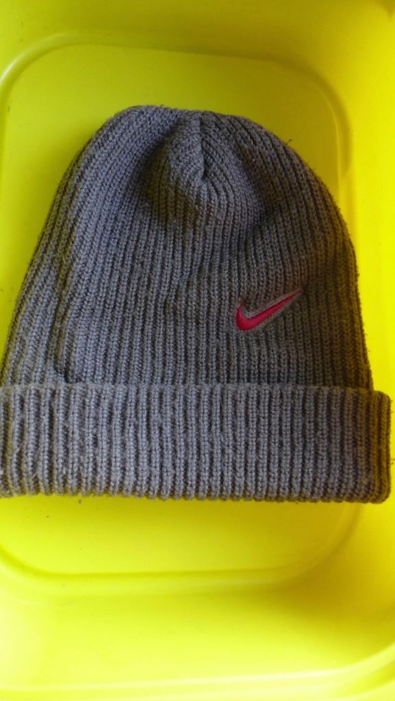 VINTAGE NIKE BEANIE HAT. ICONIC NIKE EMBROIDERED SWOOSH LOGO. CLEAN. FRESHLY LAUNDERED.