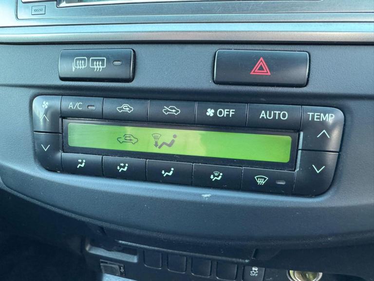 2015 Toyota Hilux Invincible D/Cab Pick Up 3.0 D-4D 4WD 171 Auto PICK UP DIESEL Automatic