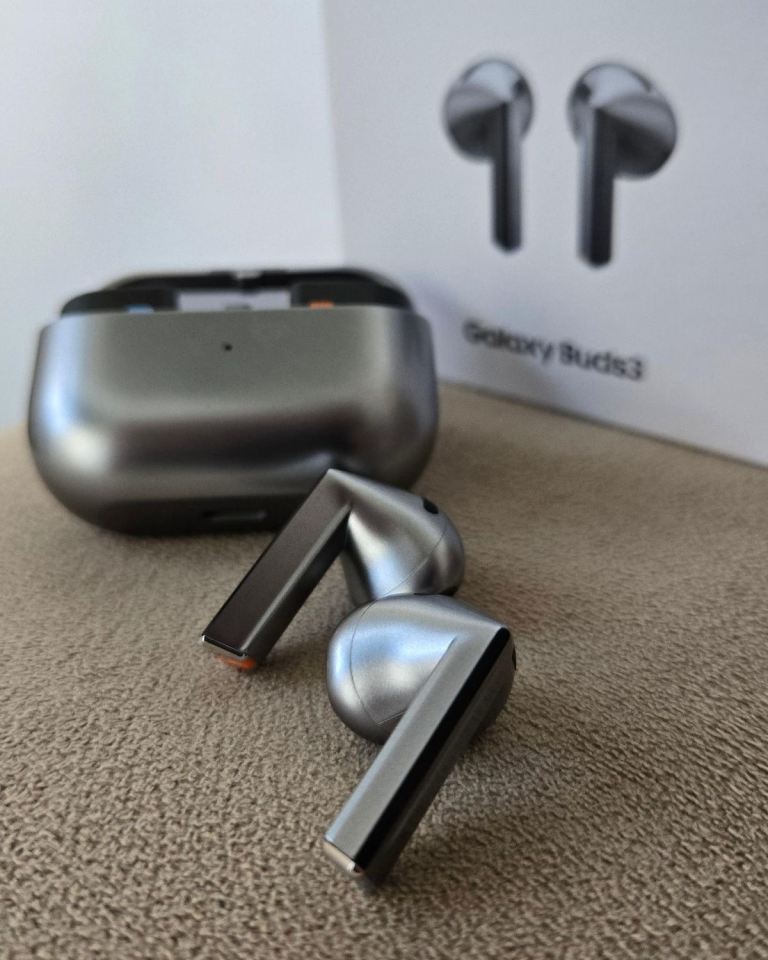 Samsung Galaxy Buds3 Earbuds – Grey, As Good As New