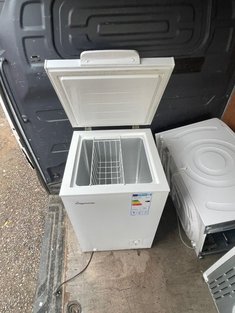 Chest freezer in good condition perfectly working 50w 50d 85h free delivery 