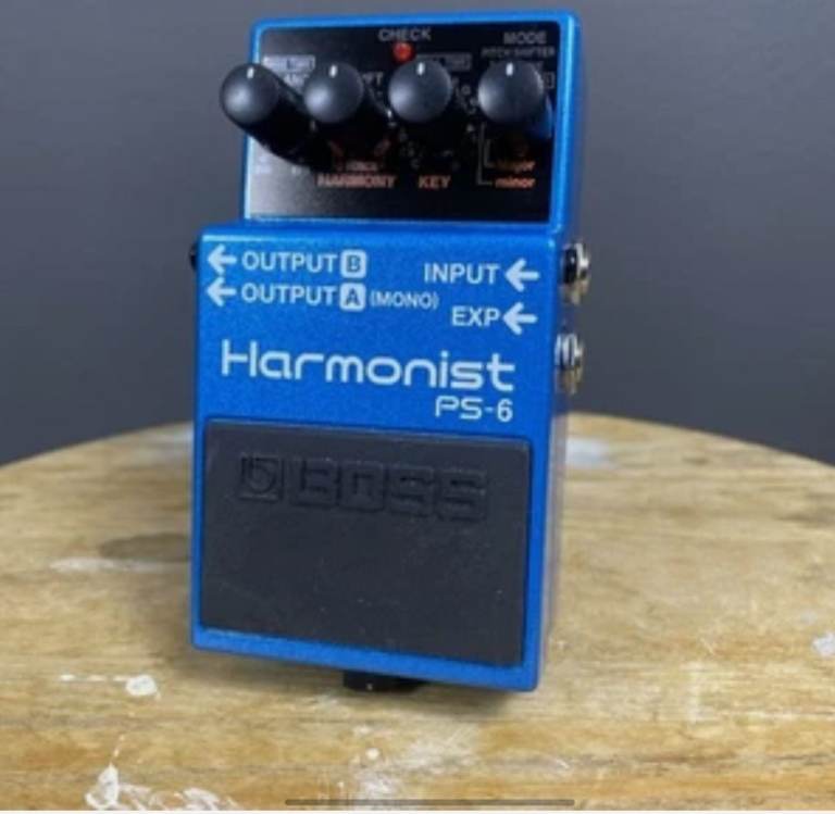 boss SY-1 synthesiser  guitar pedal 