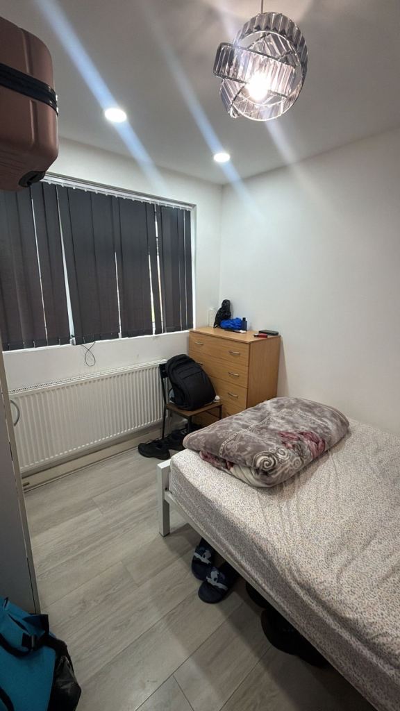 Room for rent for couple or two girls £750