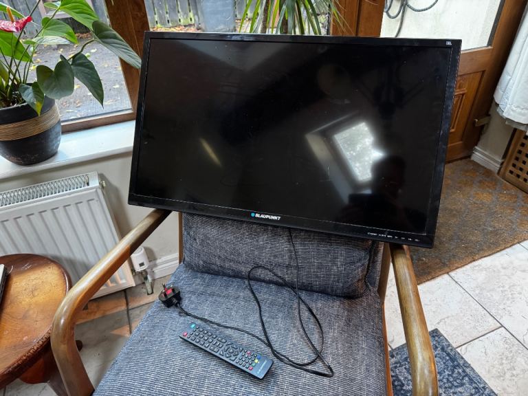 Blaupunkt 24-inch LED TV with Remote – Good Condition