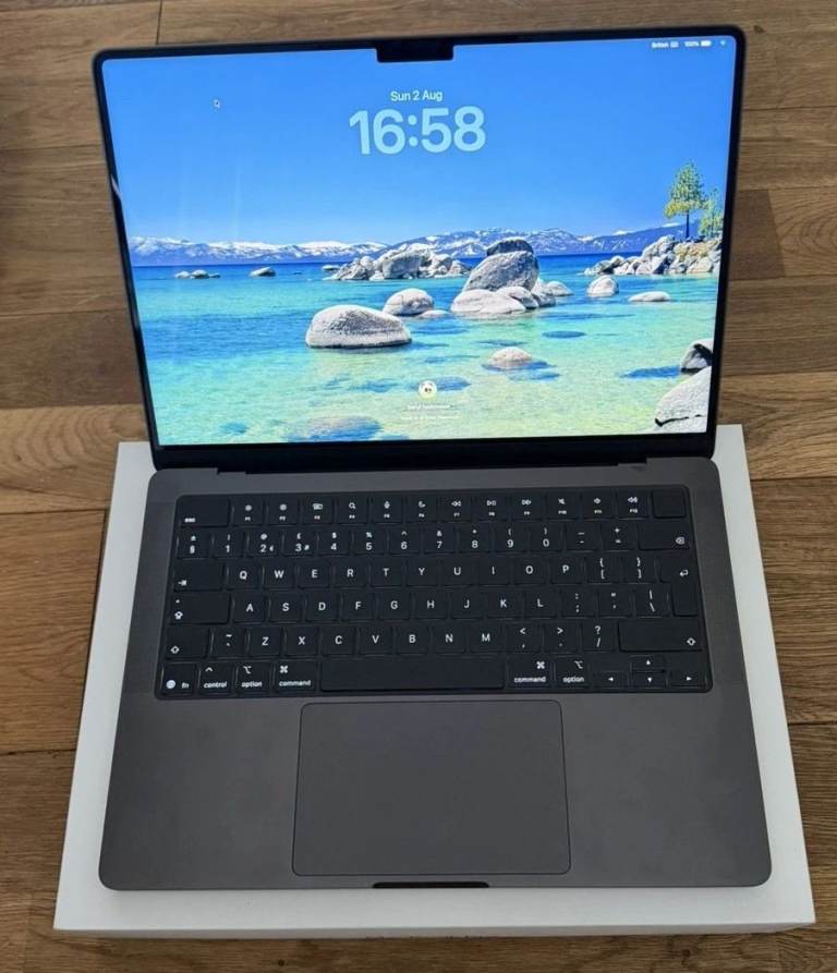 Apple MacBook Pro 14 inch M5 16GB RAM 1TB SSD