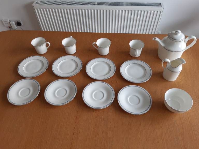 Royal Doulton "Simplicity" (H5112) English Fine Bone China, 15 piece tea set
