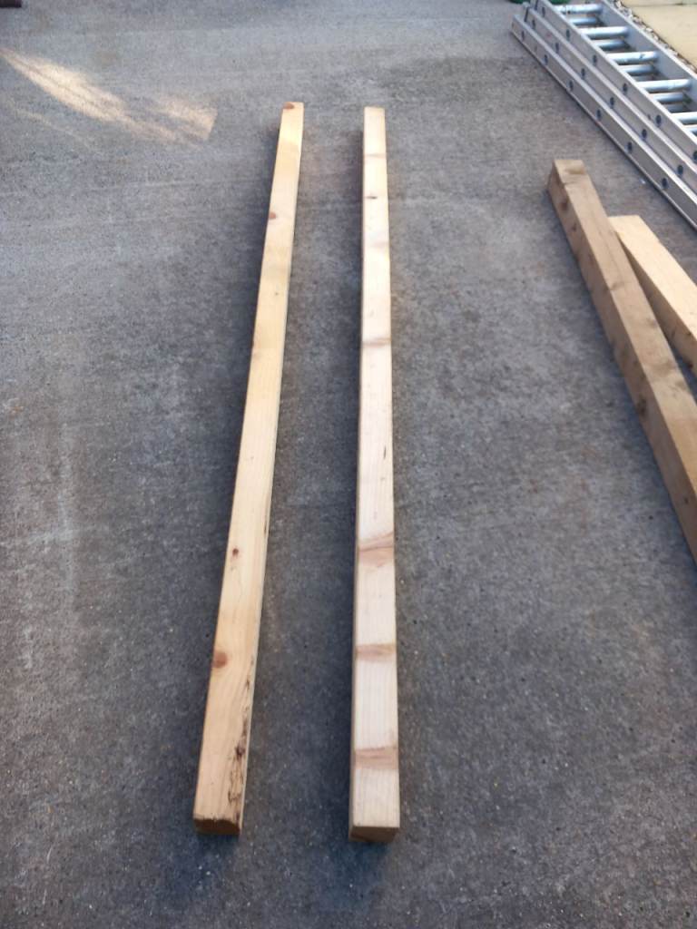 Wood construction/posts x 8