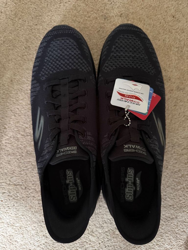 Brand new Skechers GO WALK Arch Fit Slip-ins trainers——new