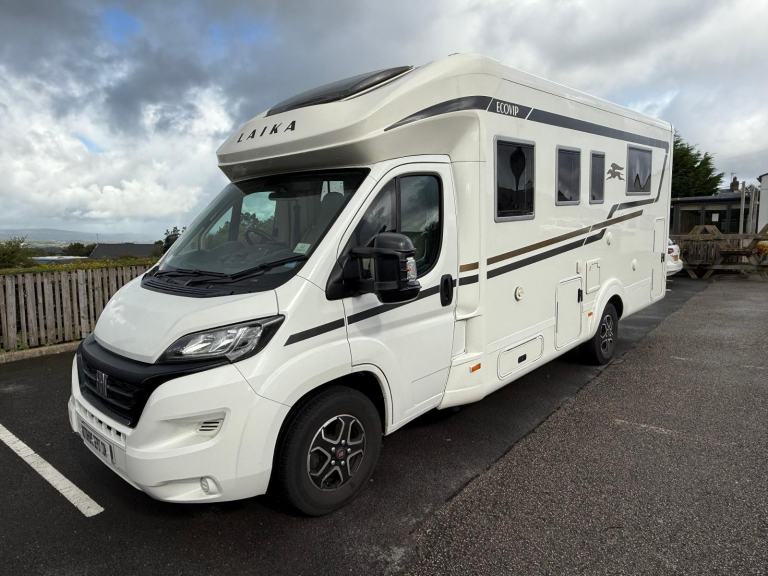 Laika Ecovip 4012 DS, Island Bed, Garage, Self Levelling, One Owner Low mileage