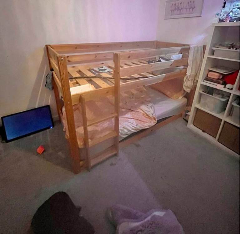 Bunk bed 
