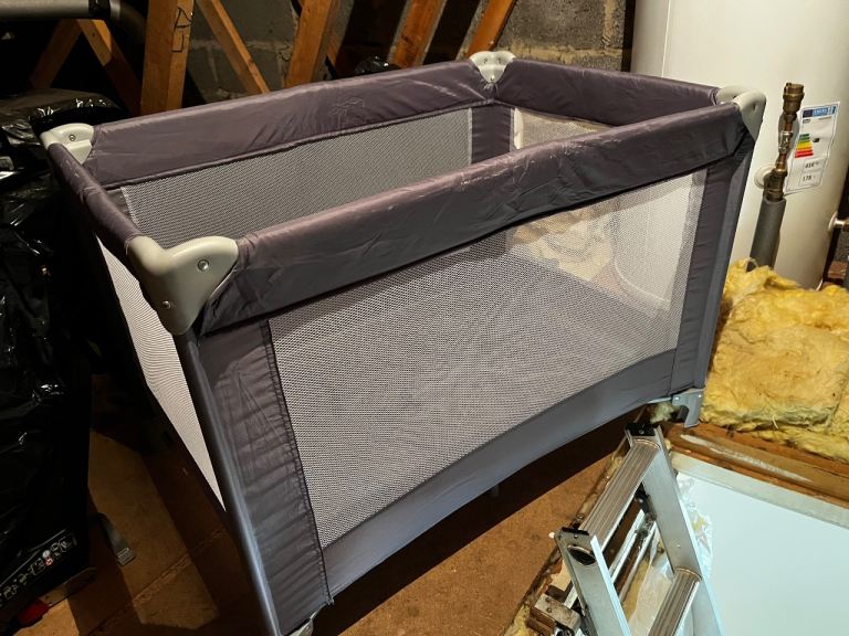 Travel cot