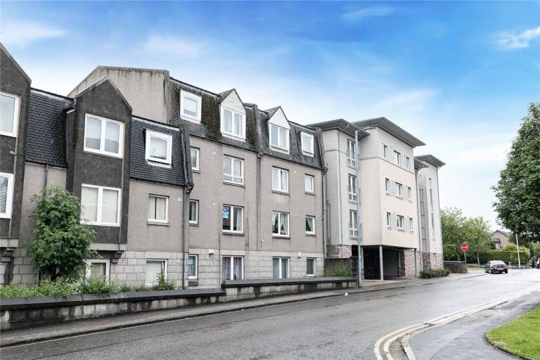 2 Bed Flat for University or Foresterhill AB25 
