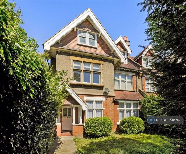 2 bedroom flat in Cedar Road, Sutton, SM2 (2 bed) (#2748710)