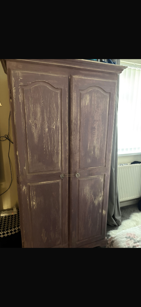 Wardrobe and dressing table set  free