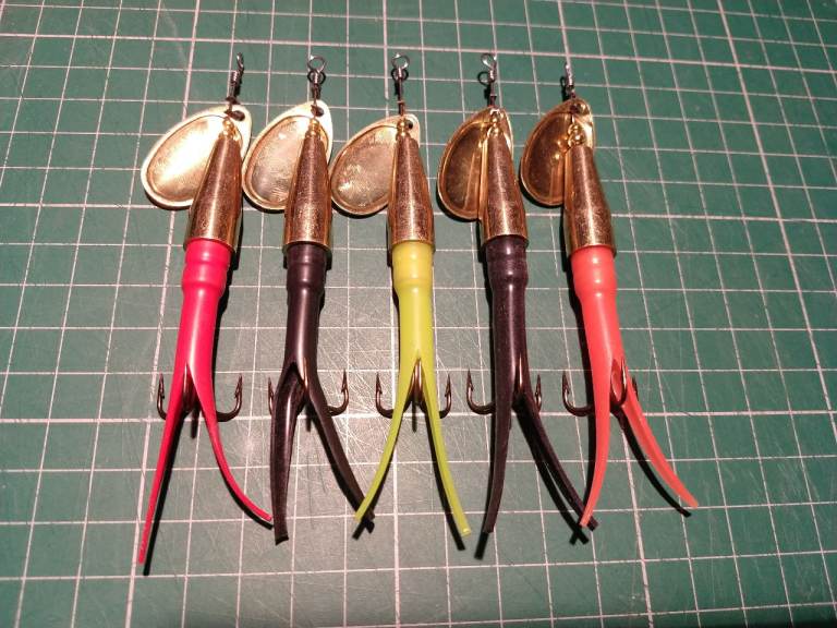 FISHING LURES, 5 x Bullet Head Flying C,s ..STILL AVAILABLE...........OFFERS WILL BE IGNORED!!!!!