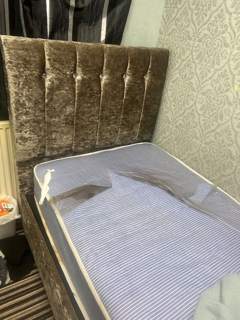Crush velvet single bed 