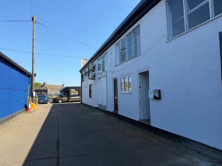 Office / Business Unit to Let in Dunmow – 492 sq ft