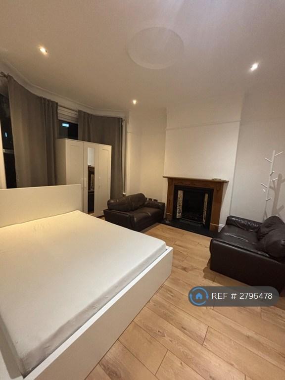 1 bedroom in Dunford Road, London, SW19 (#2796478)