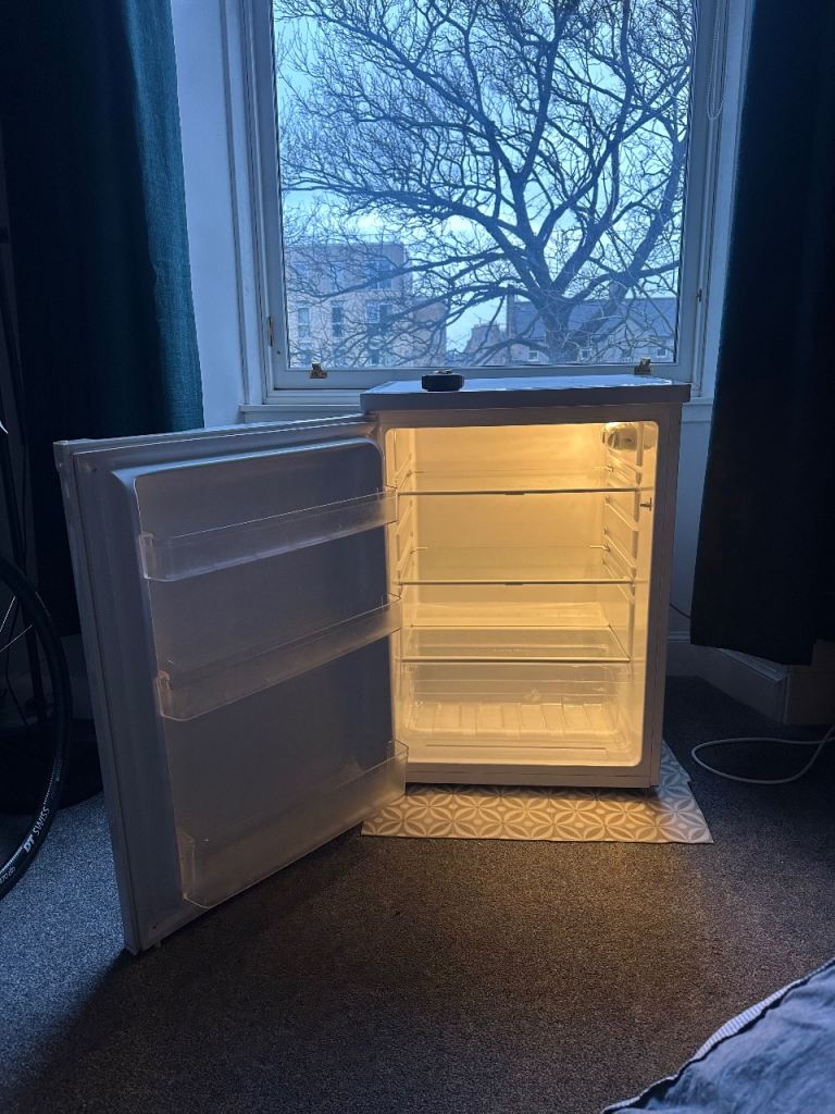 Free BUSH undercounter fridge