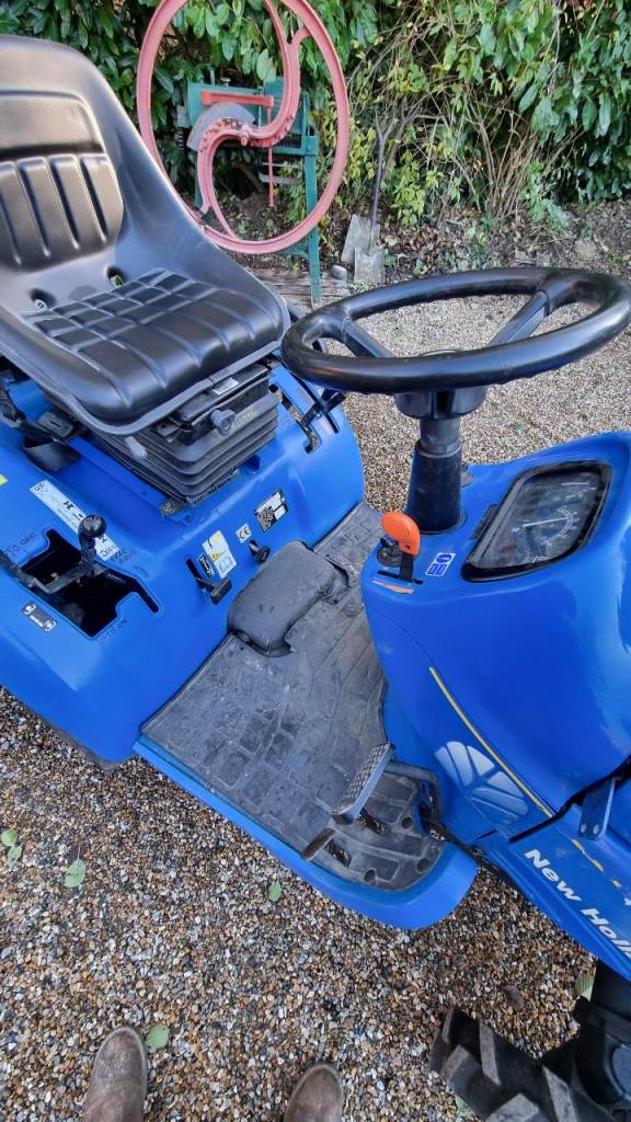 New Holland Tz24d compact tractor 4wd 2014 for mower etc..