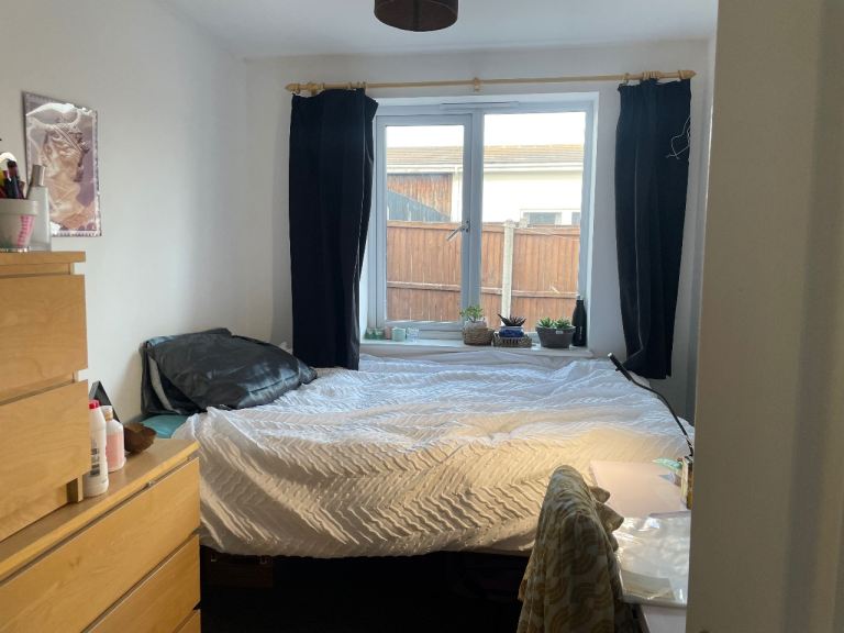 Room in a share house