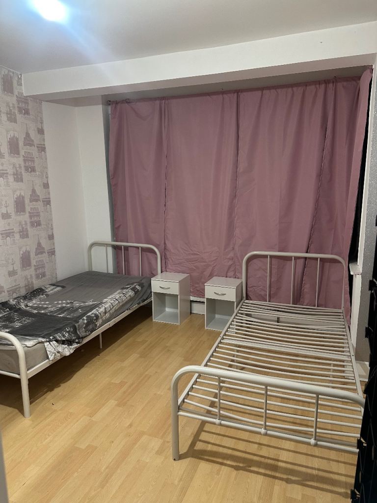 Looking for roommate 