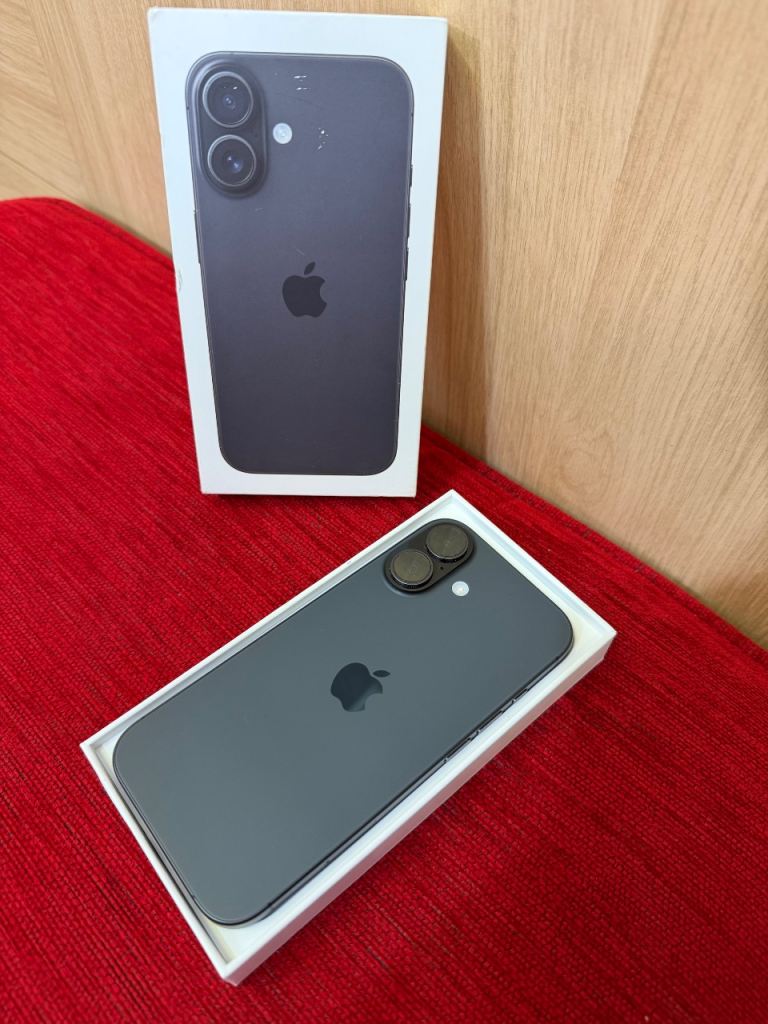 Apple iPhone 17 Black 256gb with apple warranty 