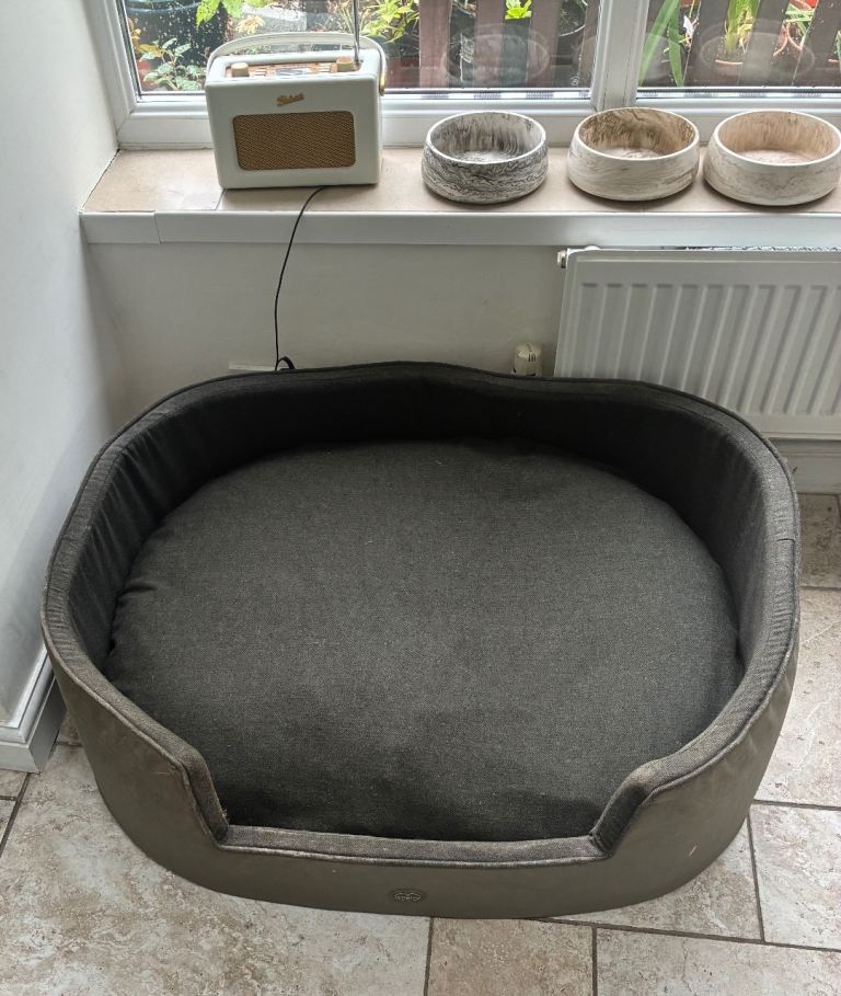 Le Chameau large dog bed in khaki