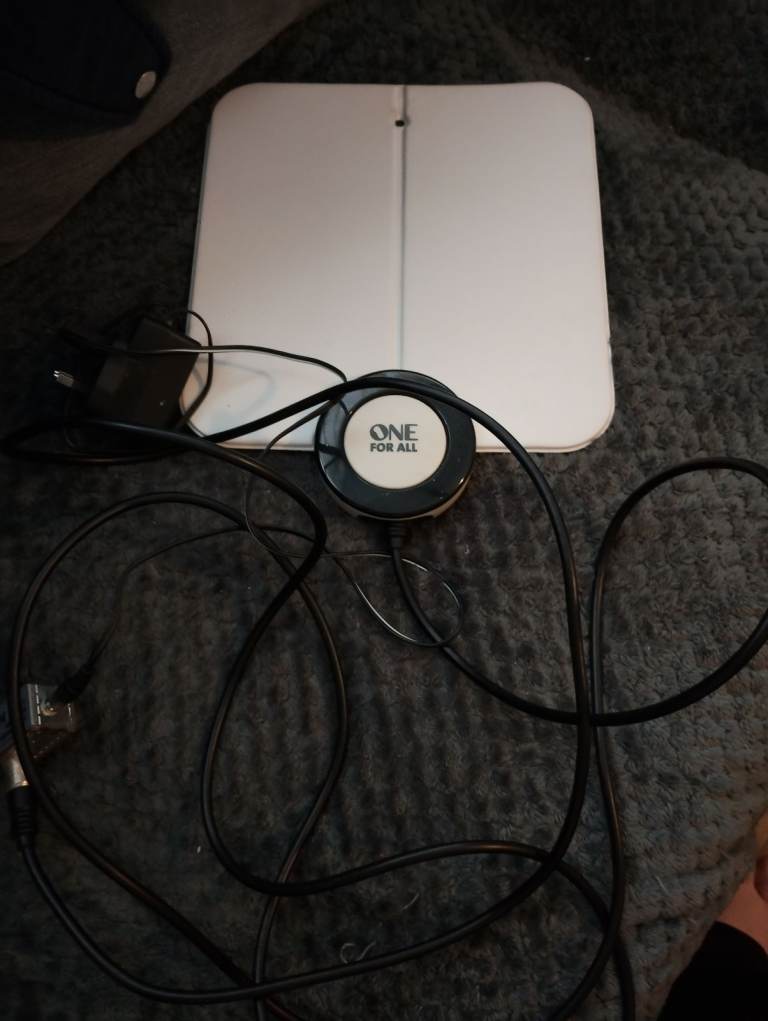 Amplified TV antenna