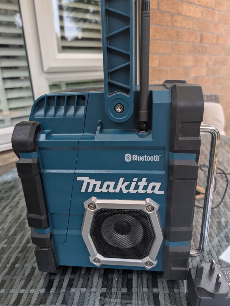 Makita DMR106 Bluetooth DAB/DAB+ Job Site Radio