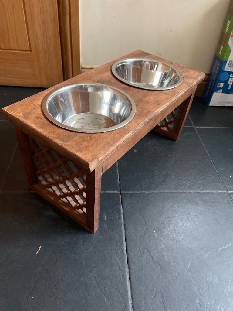 Pet raised feeding table