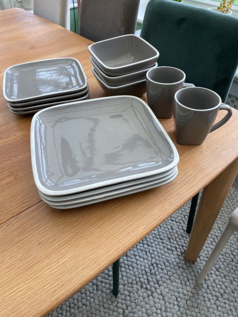 image for Wilko crockery set not complete