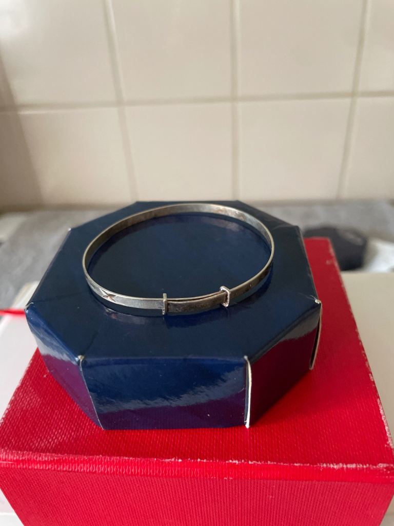 Silver bangle child’s 
