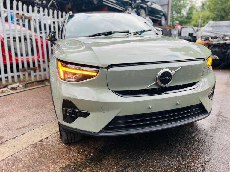 VOLVO XC40 BREAKING 2023 PLUS RECHARGE EV 1 SPEED AUTO