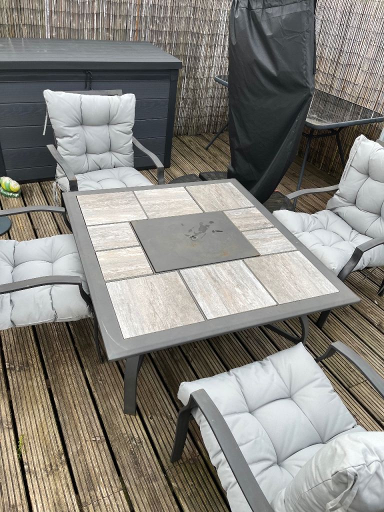Fire Pit Table & chairs