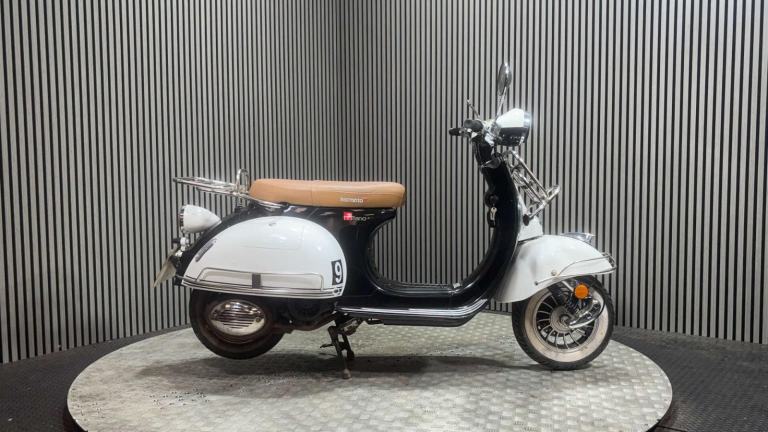 Lexmoto Milano 2021 3K 1 FORMER OWNER RUNNING PROJECT BIKE 125CC SCOOTER
