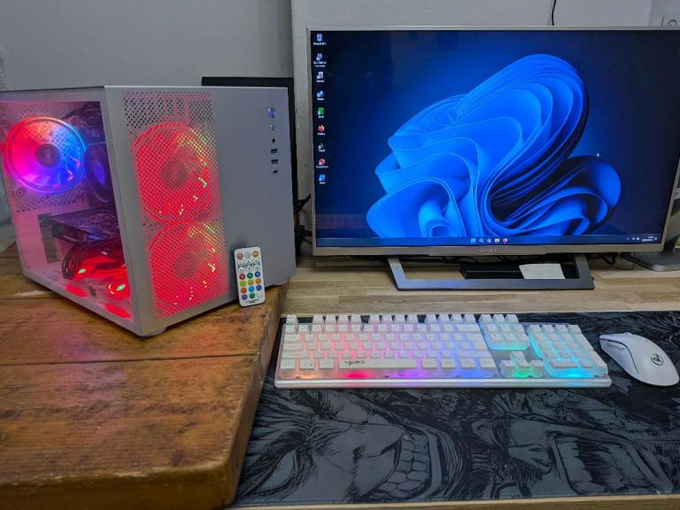 GAMING PC MSI I5 7400 GTX 970 4GB SSC 256GB SSD 500GB HDD 16GB RAM 24" MONITOR GTA COD FORTNITE