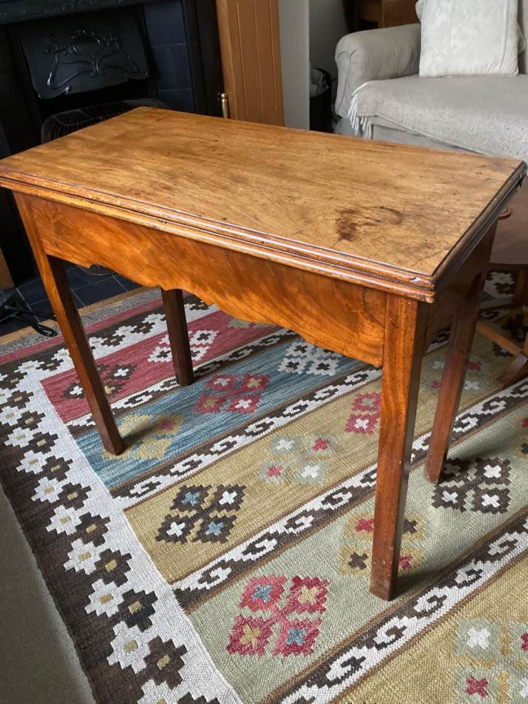 Gate leg side table
