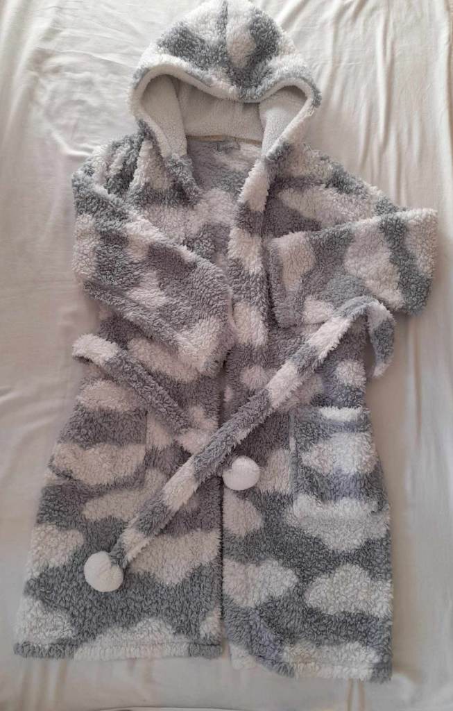 Size S (8) fluffy fleece hooded dressing gown