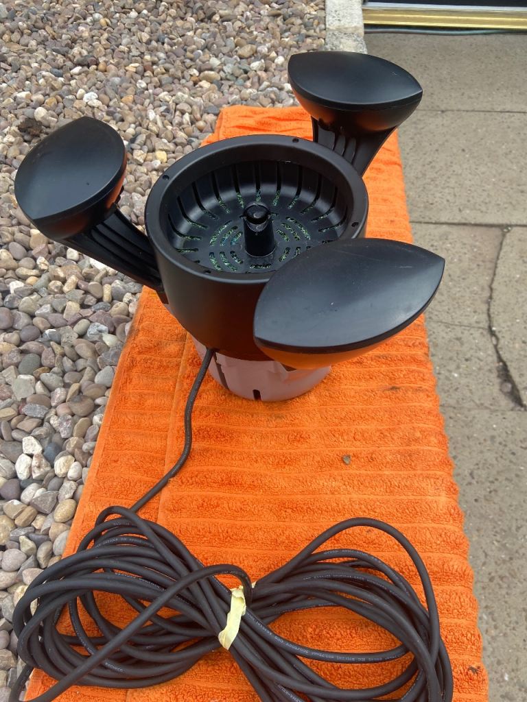 Pond surface skimmer